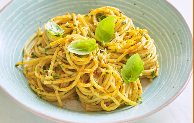 Spaghetti with tomato pesto, chilli, garlic and lemon