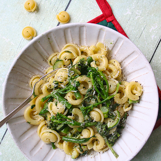 Cappelletti Pasta with Blue Cheese and Green Vegetables